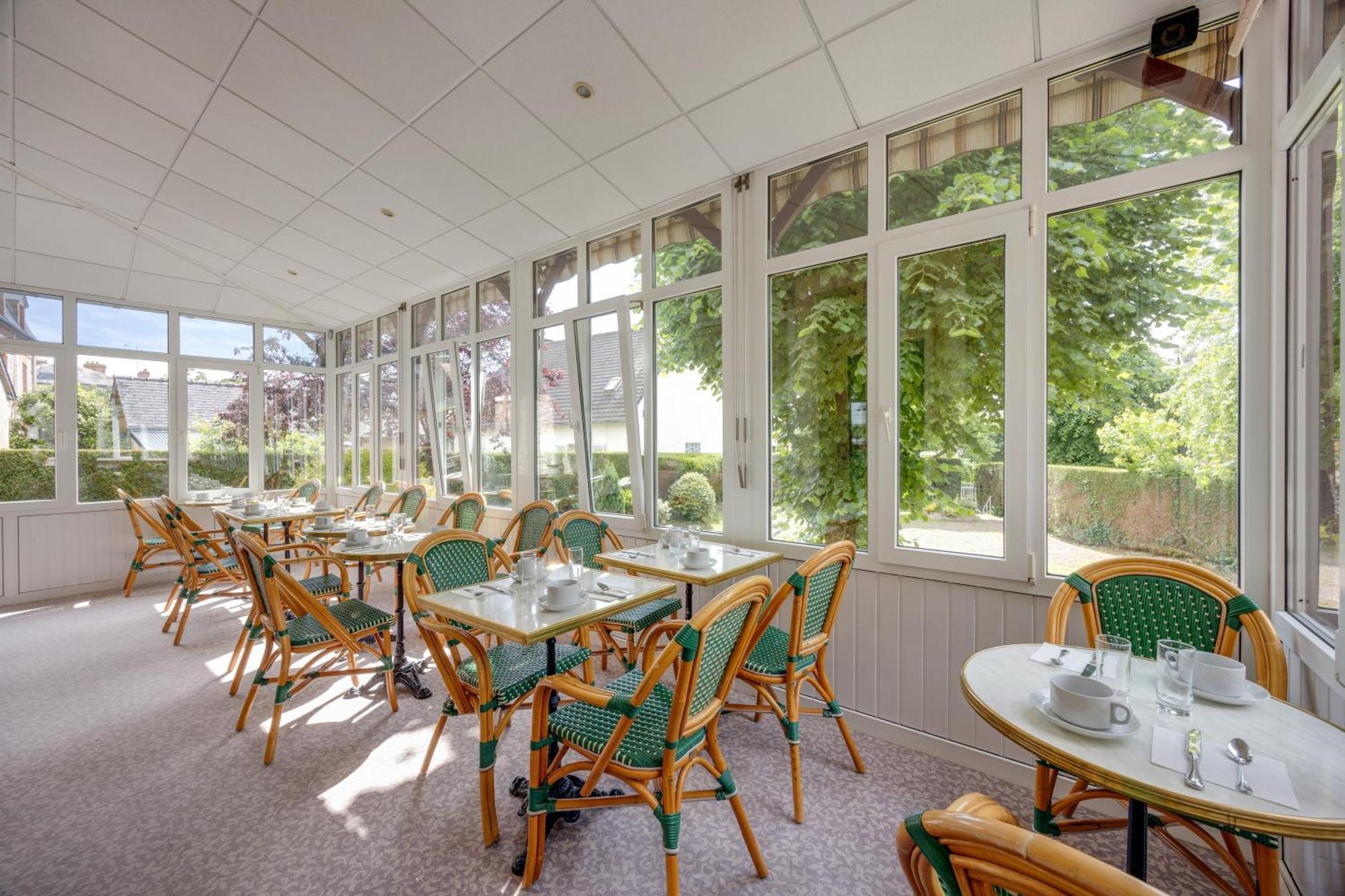 Bagnoles de l'Orne Normandie Brit Hotel Confort Bagnoles Normandie מראה חיצוני תמונה