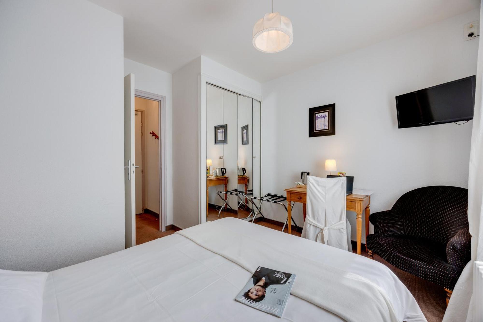 Bagnoles de l'Orne Normandie Brit Hotel Confort Bagnoles Normandie מראה חיצוני תמונה
