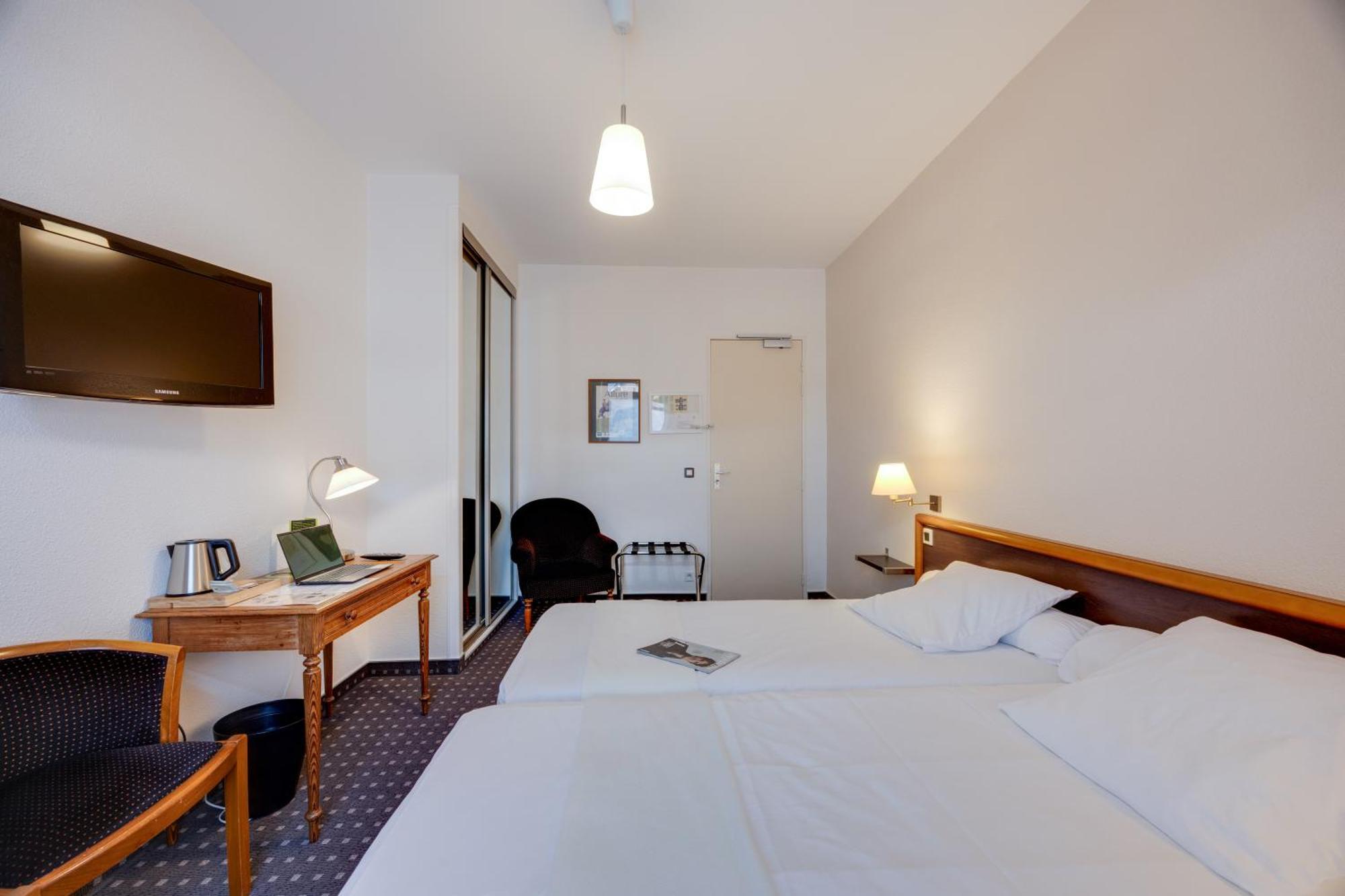 Bagnoles de l'Orne Normandie Brit Hotel Confort Bagnoles Normandie מראה חיצוני תמונה