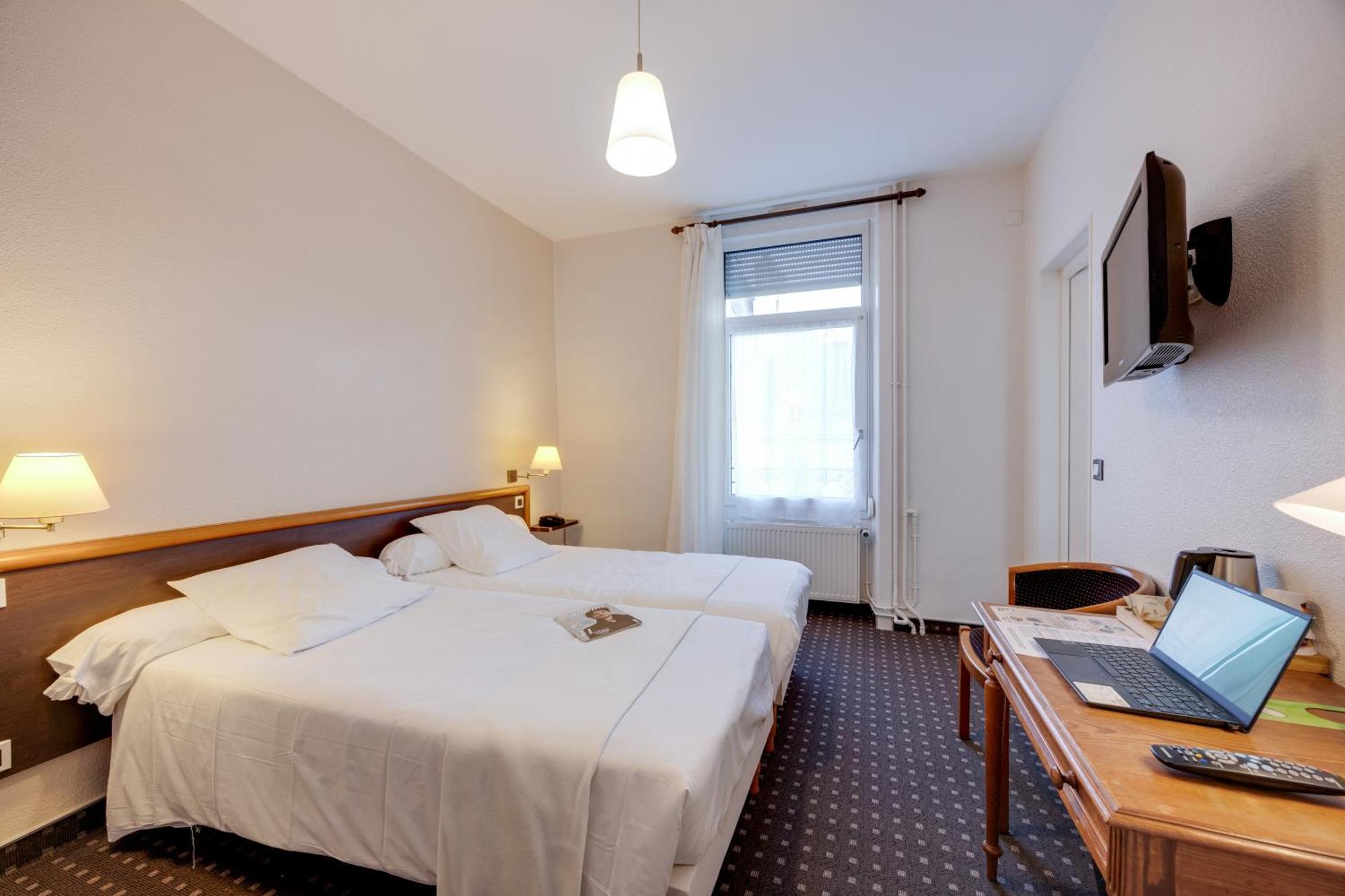 Bagnoles de l'Orne Normandie Brit Hotel Confort Bagnoles Normandie מראה חיצוני תמונה