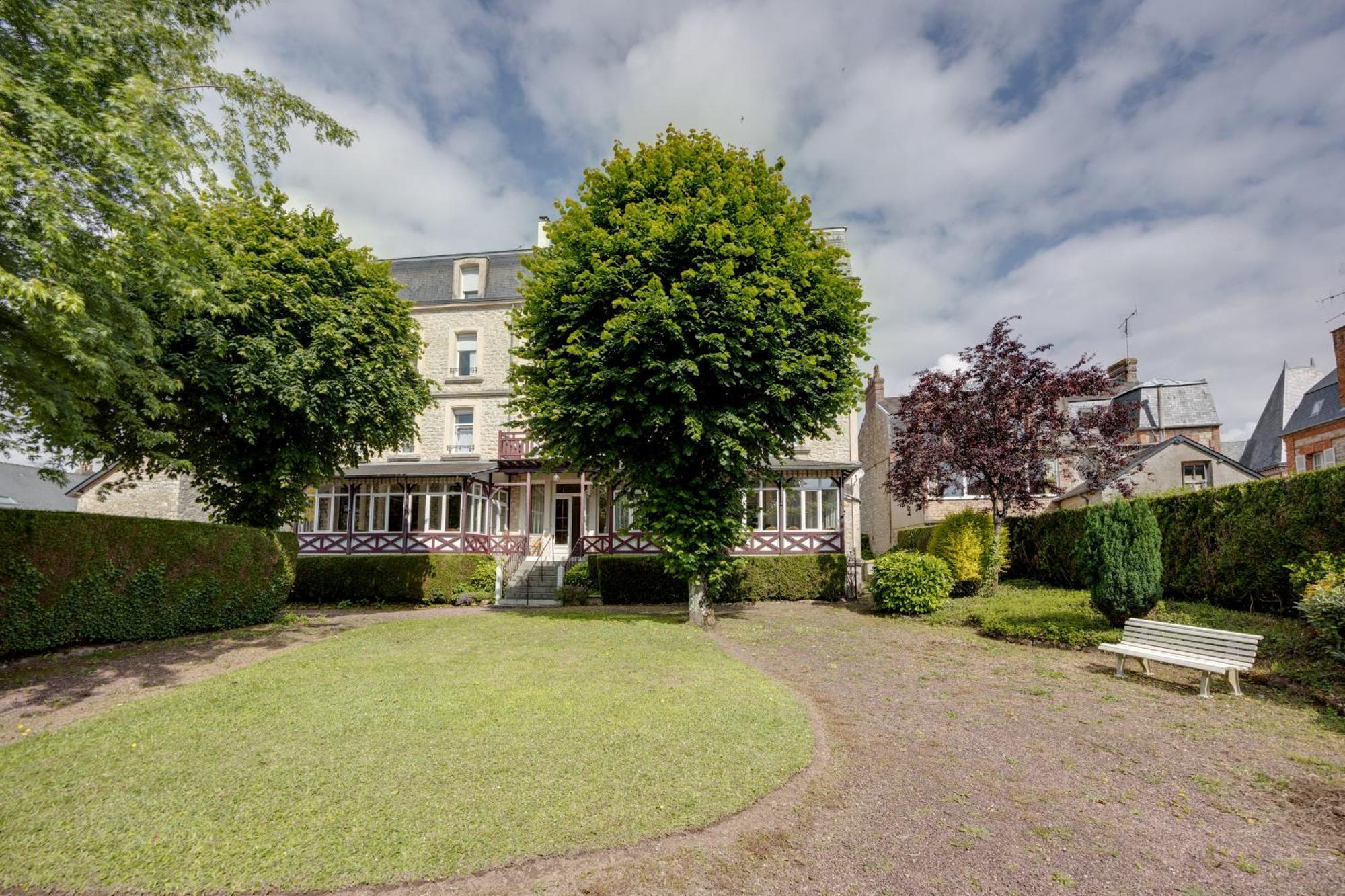 Bagnoles de l'Orne Normandie Brit Hotel Confort Bagnoles Normandie מראה חיצוני תמונה