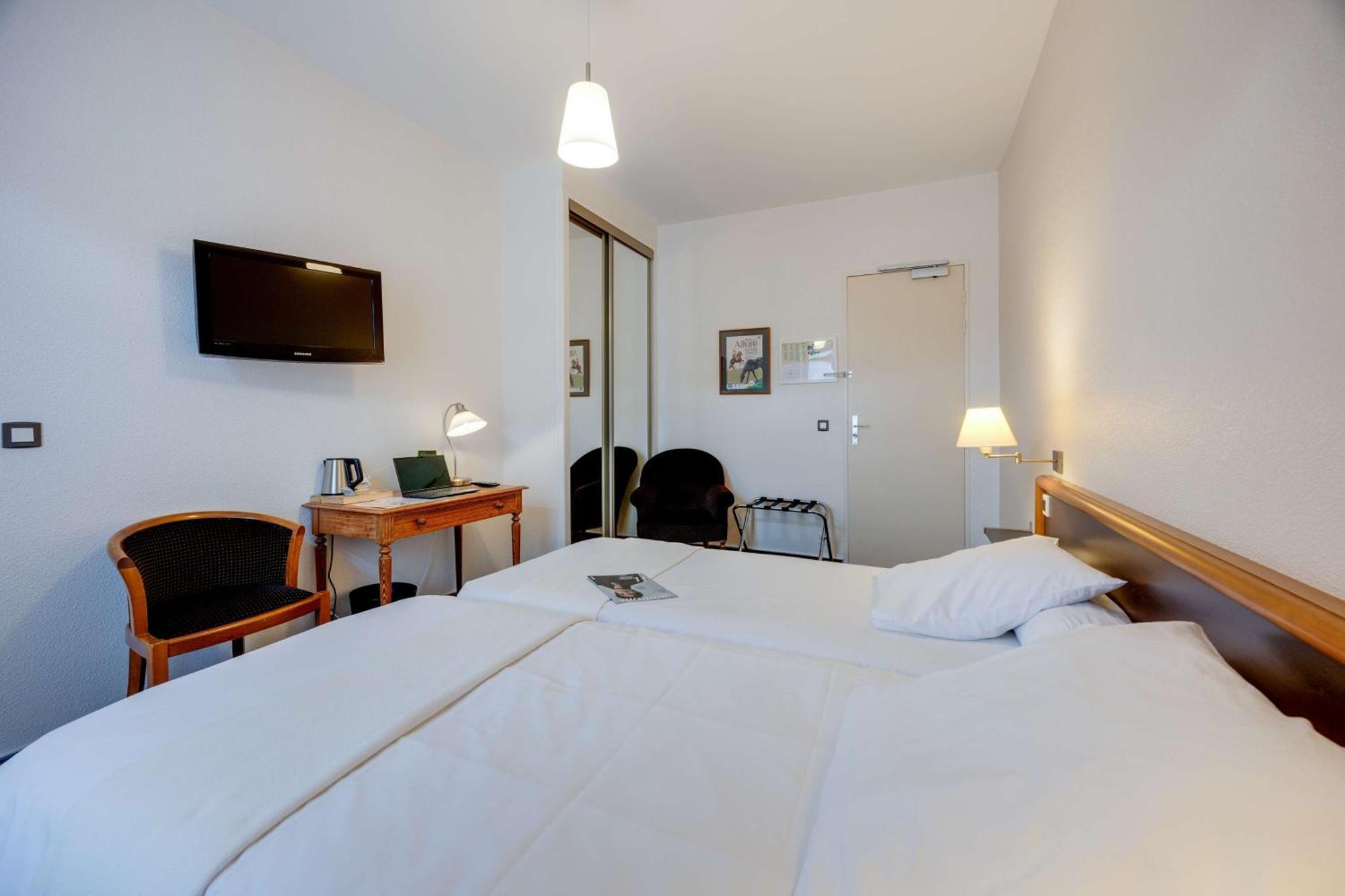 Bagnoles de l'Orne Normandie Brit Hotel Confort Bagnoles Normandie מראה חיצוני תמונה