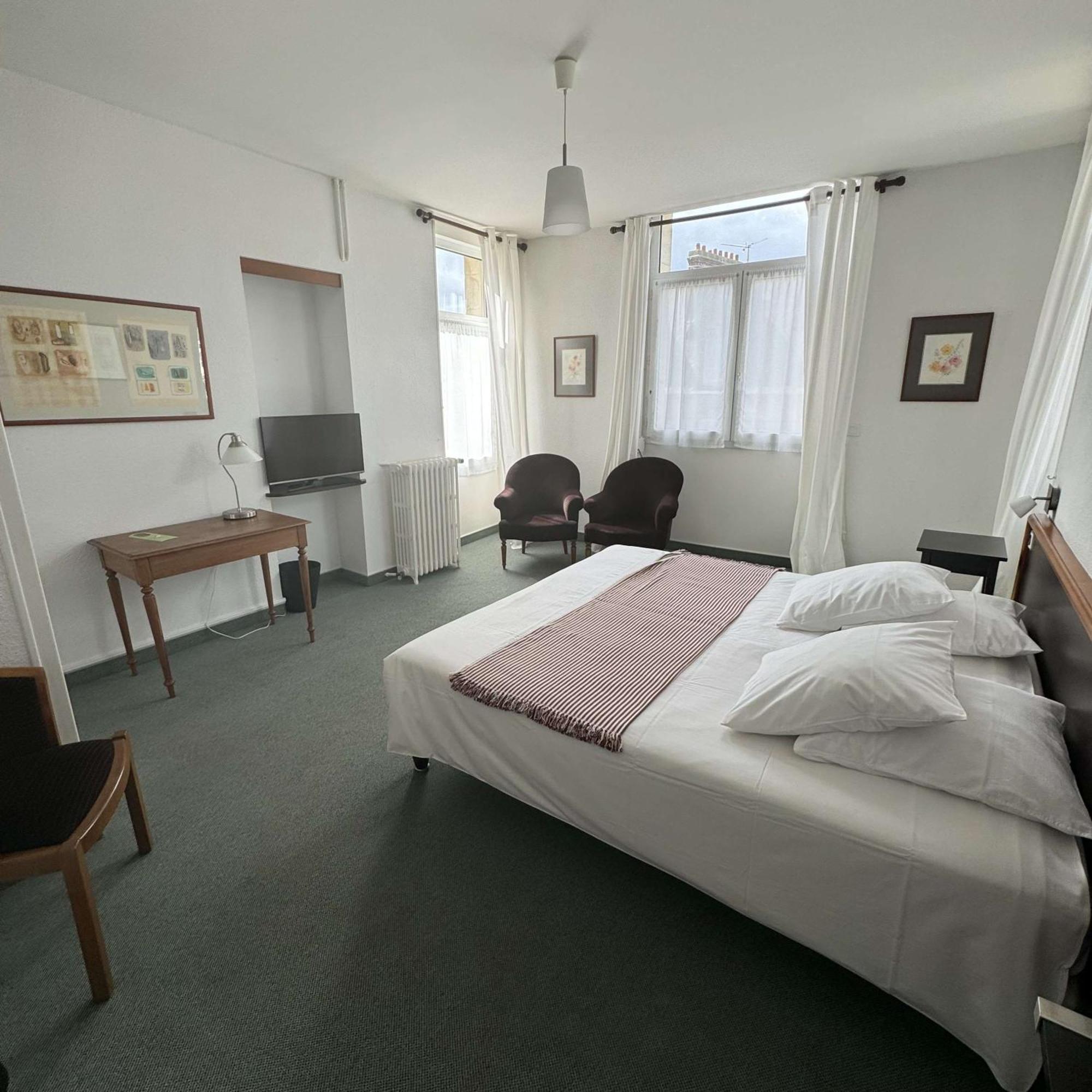 Bagnoles de l'Orne Normandie Brit Hotel Confort Bagnoles Normandie מראה חיצוני תמונה